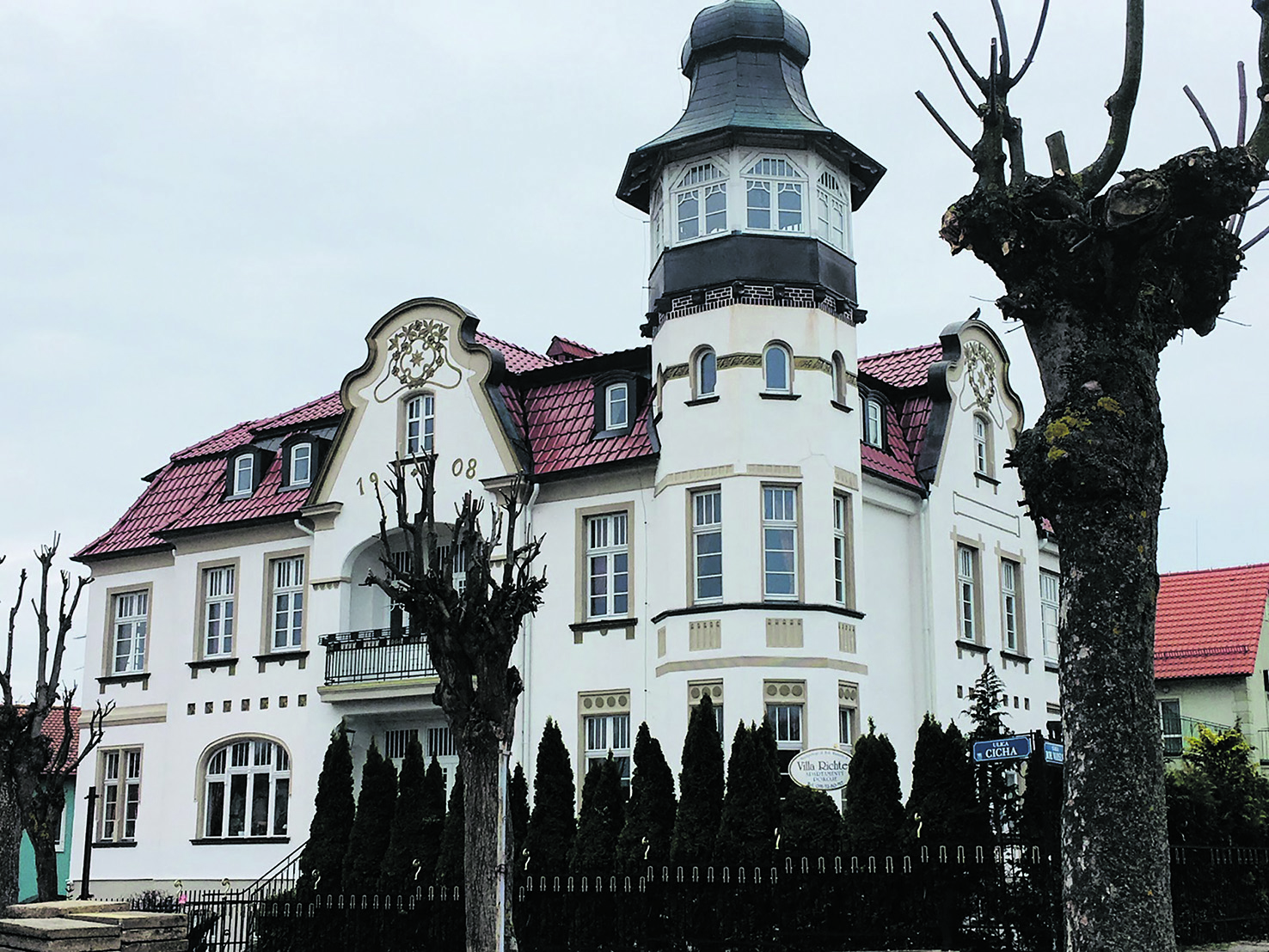 Die „Villa Richter“ in Misdroy:  Ein echtes Juwel der Jugendstil-Architektur, erbaut 1908 an der Westendpromenade. Auch heute bietet das Haus komfortable Appartements in exponierter Lage
