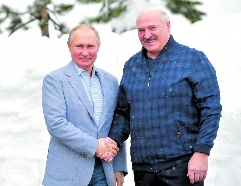 Zwei „Freunde“ im Schnee: Alexander Lukaschenko (r.) besuchte Wladimir Putin in dessen Residenz am Schwarzen Meer