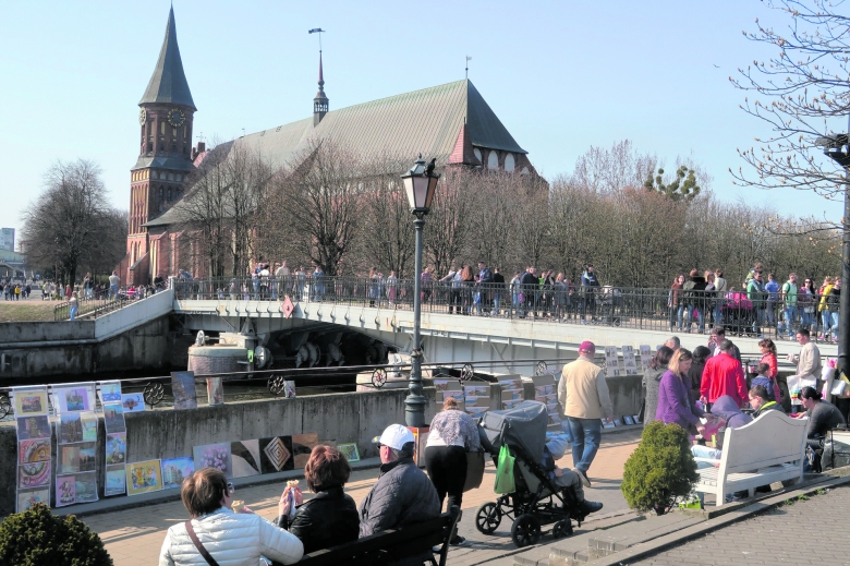 Frühlingserwachen in der Pregelmetropole: Touristen pilgern massenweise zum Dom