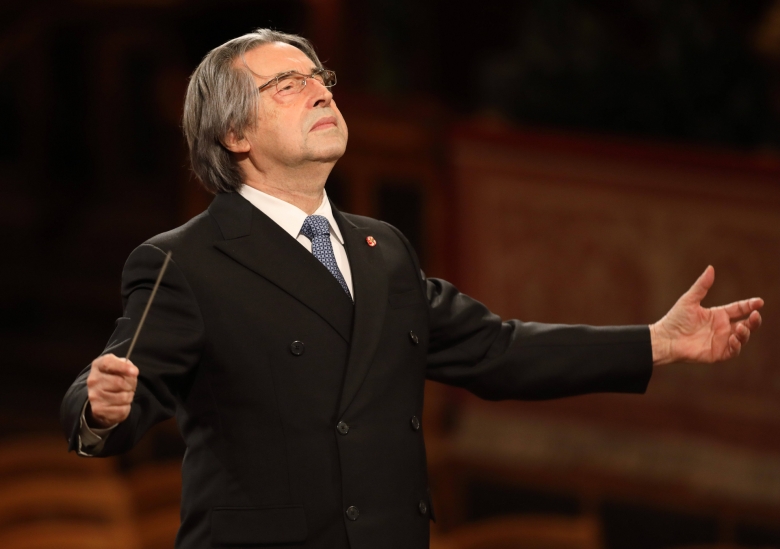 Sorgte kurz vor seinem 80. Geburtstag für politische Zwischentöne: Der Dirigent Riccardo Muti, hier beim Wiener Neujahrskonzert 2021