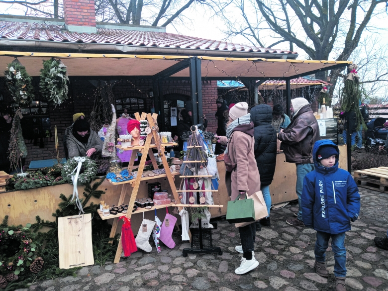 An den Ständen wird Handwerkskunst angeboten: Weihnachtsmarkt in der Liebstädterstraße
