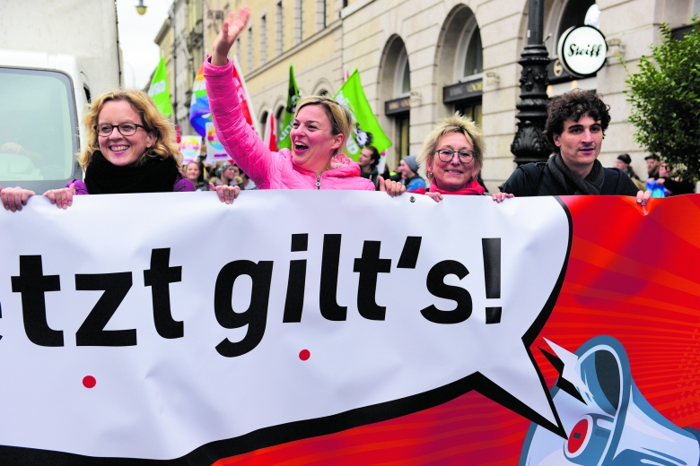 Ist für ein härteres Vorgehen der Sicherheitskräfte gegen Demonstranten, jedoch nur dann, wenn es um Demonstrationen geht, an denen sie nicht selbst teilnimmt: Grünen-Politikerin Katharina Schulze (M.) bei einer Kundgebung gegen Rechts in München
