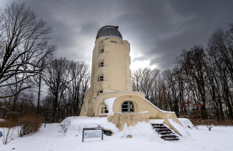 Wie ein aufrechtes U-Boot: Der Einsteinturm auf dem Telegrafenberg gilt als revolutionäres Bauwerk des Architekten Erich Mendelsohn