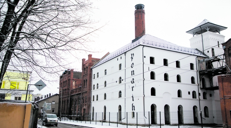 Bereits renoviert: Die weiße Fassade des Hauptgebäudes der berühmten Königsberger Brauerei