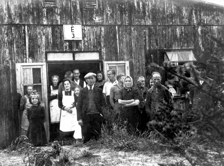 In spärlichen Baracken fanden deutsche Ostflüchtlinge zwischen 1945 und 1949 in Oksbøl ein Notquartier. Viele von ihnen starben. In den letzten erhaltenen Gebäuden erzählt nun das Museum „Flugt“ von diesem besonderen Kapitel europäischer Geschichte 