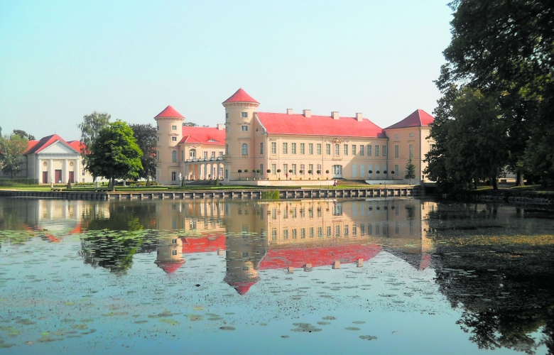 Schöner Schein: Frieden pur auf Schloss Rheinsberg, doch die Stadt hat ganz andere Sorgen