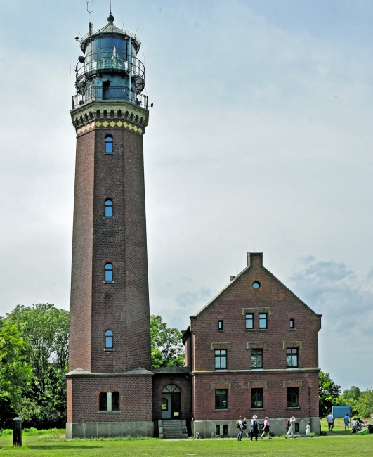 Die Grundsteinlegung erfolgte am 24. August 1853 durch König Friedrich Wilhelm IV. von Preußen: Am 1. Oktober 1855 ging der Leuchtturm auf der Oie offiziell in Betrieb