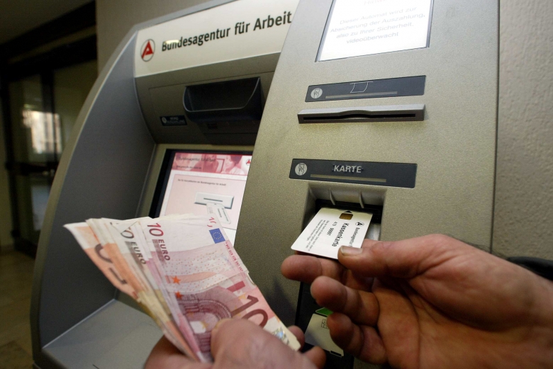 Viel Bürgergeld: Die Kassenautomaten in den Jobcentern werden in Zukunft mehr Geld für mehr Empfänger ausgeben
