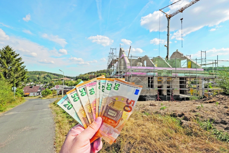 Fehlendes Material, steigende Zinsen, Wegfall der Förderung: Für viele Deutsche platzt der Traum vom bezahlbaren Eigenheim