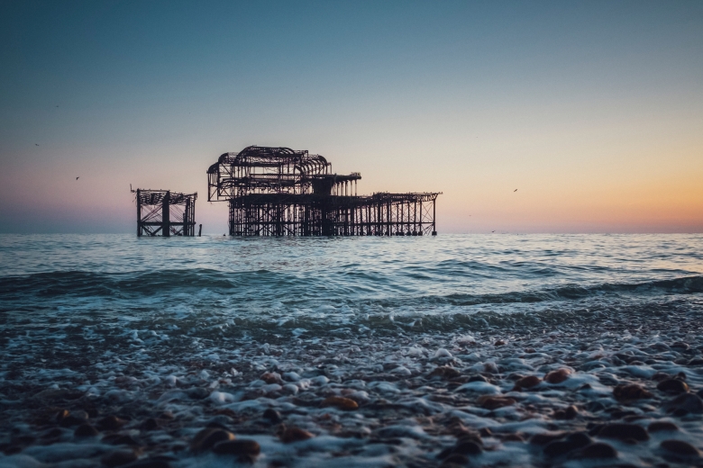 Einst ein „Traumsteg ins Meer“. Die Ruine des West Piers an der Kanalküste von Brighton
