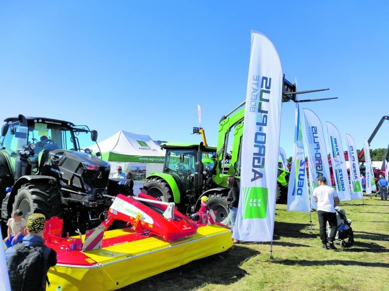 Erstmals auf dem Landeplatz in Grieslienen: Ausstellung von landwirtschaftlichen Maschinen