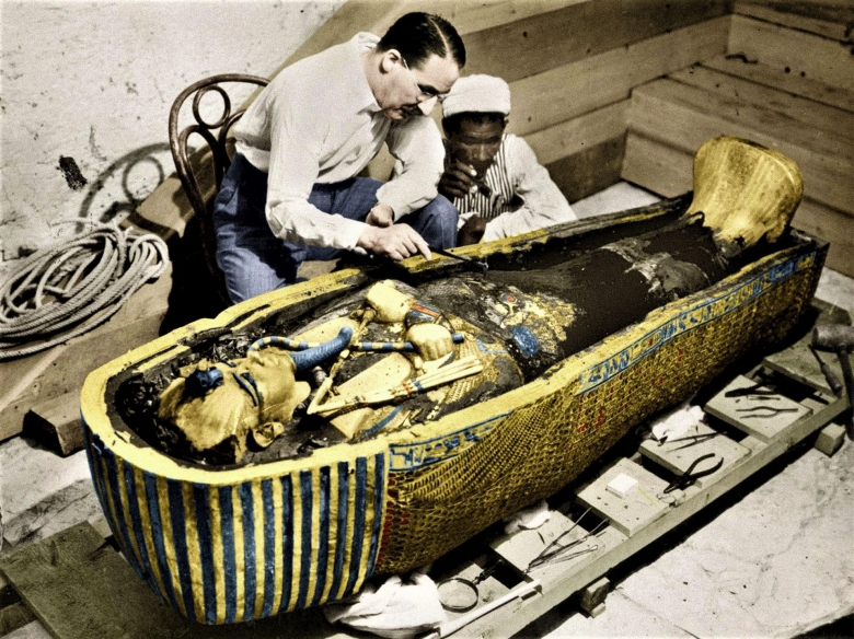 Am Grab von Tutanchamun: Howard Carter mit einem Mitarbeiter