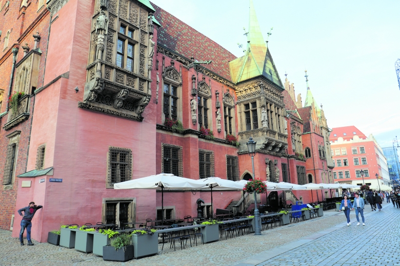 Das historische Rathaus von Breslau: Im Keller befindet sich das umgestaltete Gasthaus