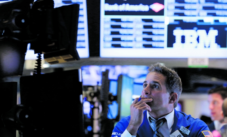 Ungewisse Aussichten: Börsenmakler in der New Yorker Börse verfolgt gebannt die Anzeigentafeln