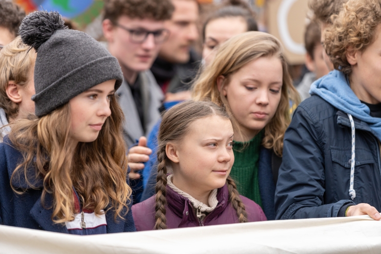 Wähnen sich im Besitz der absoluten Wahrheit: Luisa Neubauer (links) und Carla Reemtsma (rechts) mit Greta Thunberg (Mitte) in Berlin