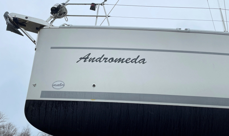 Die Charterjacht vom Typ „Bavaria Cruiser 50“, mit der die Saboteure mutmaßlich an den Tatort gelangten: Die „Andromeda“