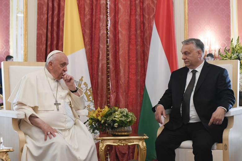 Begegnung in Budapest: Papst Franziskus im Gespräch mit dem ungarischen Ministerpräsidenten Viktor Orbán