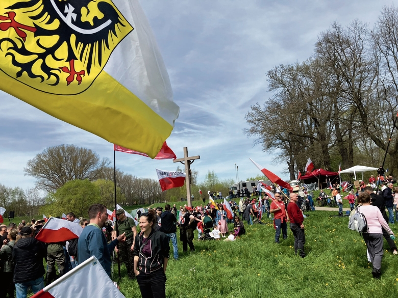 Gemeinsame Demonstration: Protestler aus mehreren Ländern trafen sich am Dreiländereck