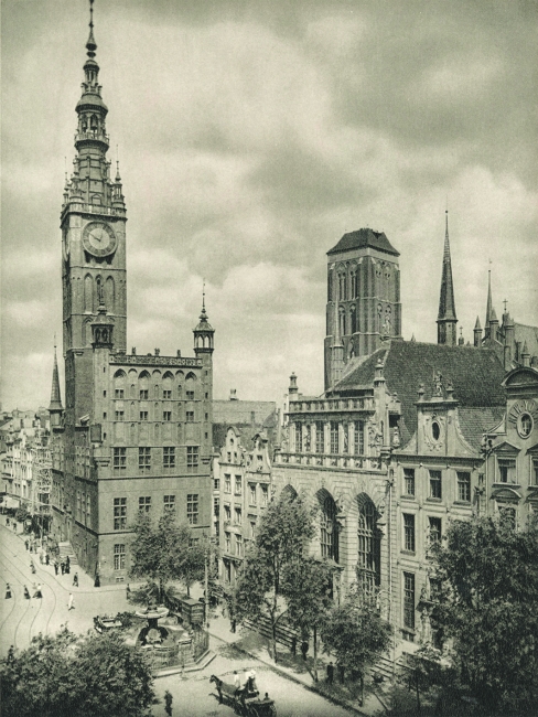 Rechtstädtisches Rathaus und Marienkirche in Danzig