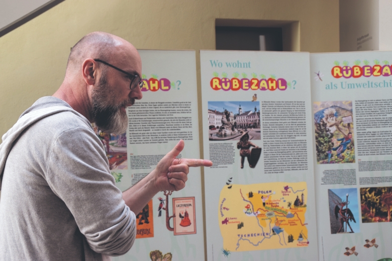 Vielsprachige und lebendige Spuren Rübezahls im Schlesischen Museum zu Görlitz: Museumspädagoge Matthias Voigt spricht über den Herrn der Berge und wo er lokal zu verorten ist