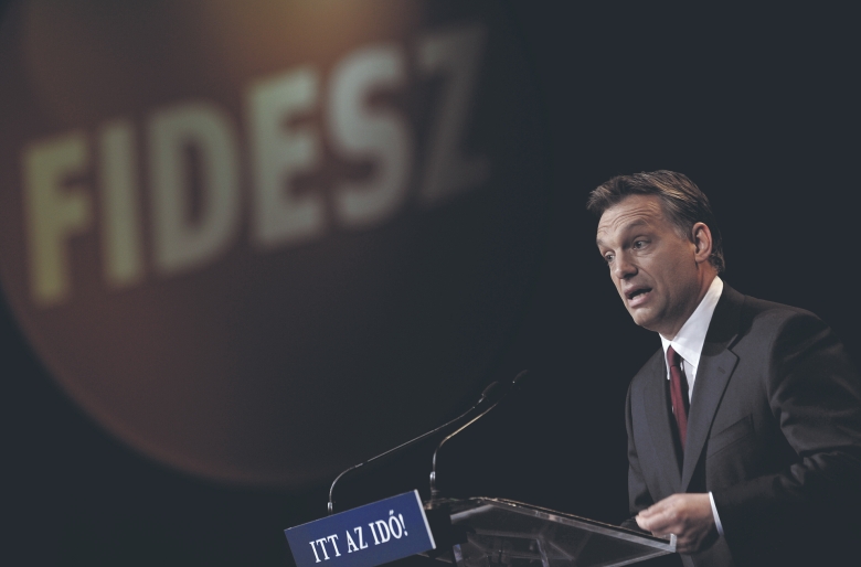 Wandelte die Schwäche des bürgerlichen Lagers seines Landes in eine dauerhafte Dominanz seiner Partei um: Ungarns  Ministerpräsident Viktor Orbán, hier im Wahlkampf des Jahres 2010