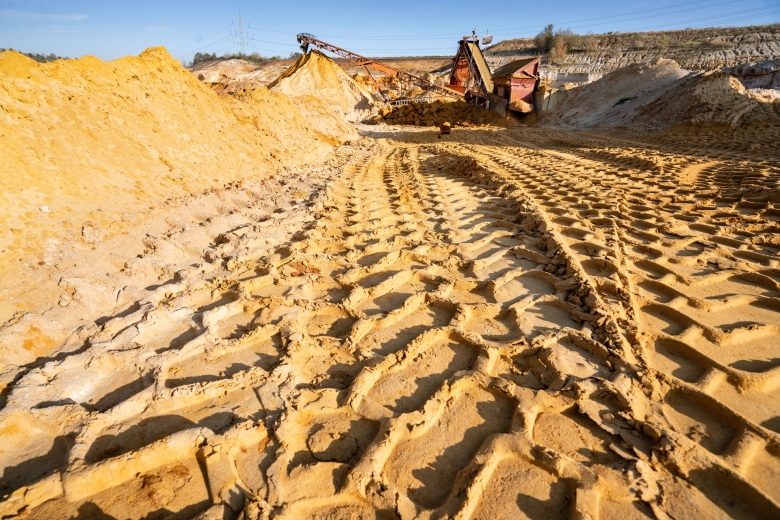 Kostbarer Rohstoff in Deutschland: Diese Kiesgrube in Mittelhessen ist eine der wenigen, in der noch Sand abgebaut werden darf