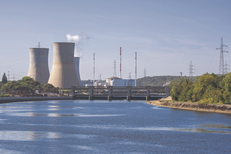 Belgien und die Niederlande beteiligen sich an der europäischen Nuklearallianz: Kühltürme des Kernkraftwerks Tihange an der Maas