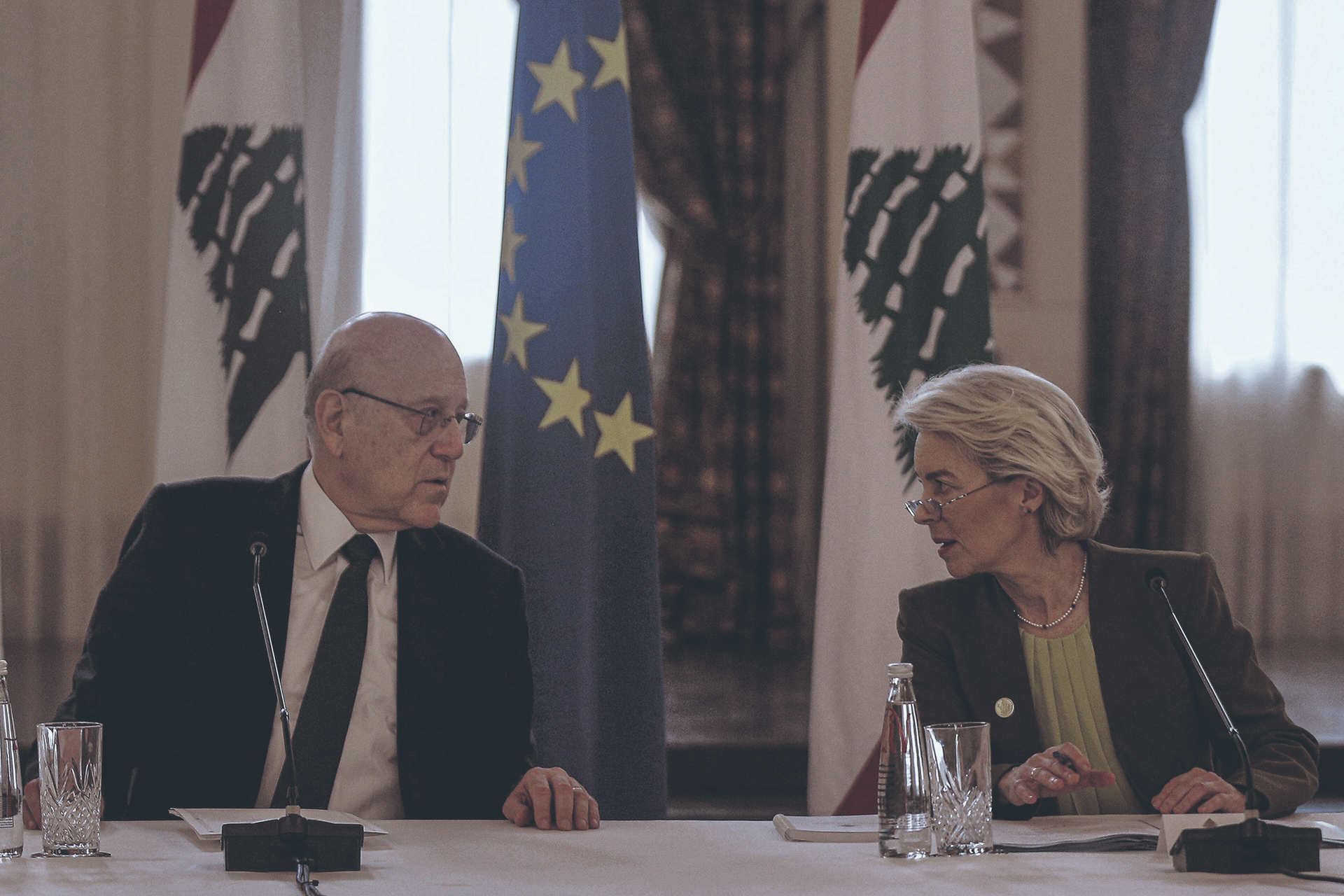 Am 2. Mai im Regierungssitz des libanesischen Ministerpräsidenten: Der Hausherr, Najib Mikati, und die EU-Kommissionspräsidentin Ursula von der Leyen
