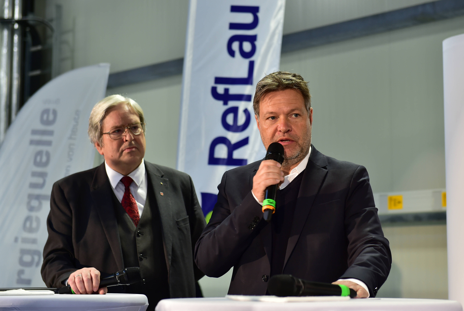 Zuschüsse weg: Brandenburgs Wirtschaftsminister Steinbach (l.) mit Bundeswirtschaftsminister Habeck