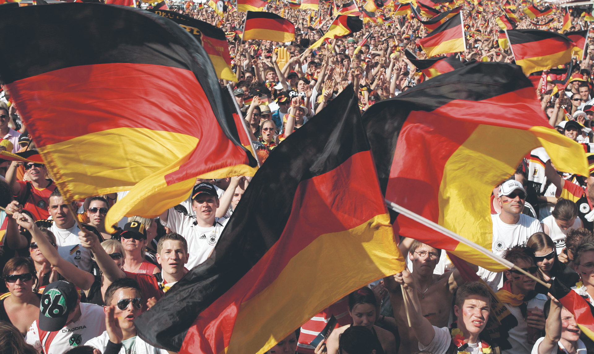 Die Macht der schönen Bilder: Während des „Sommermärchens“ 2006 feierten die Deutschen ein seltenes Freudenfest. Die Politik nahm die positive Stimmung dankend auf  