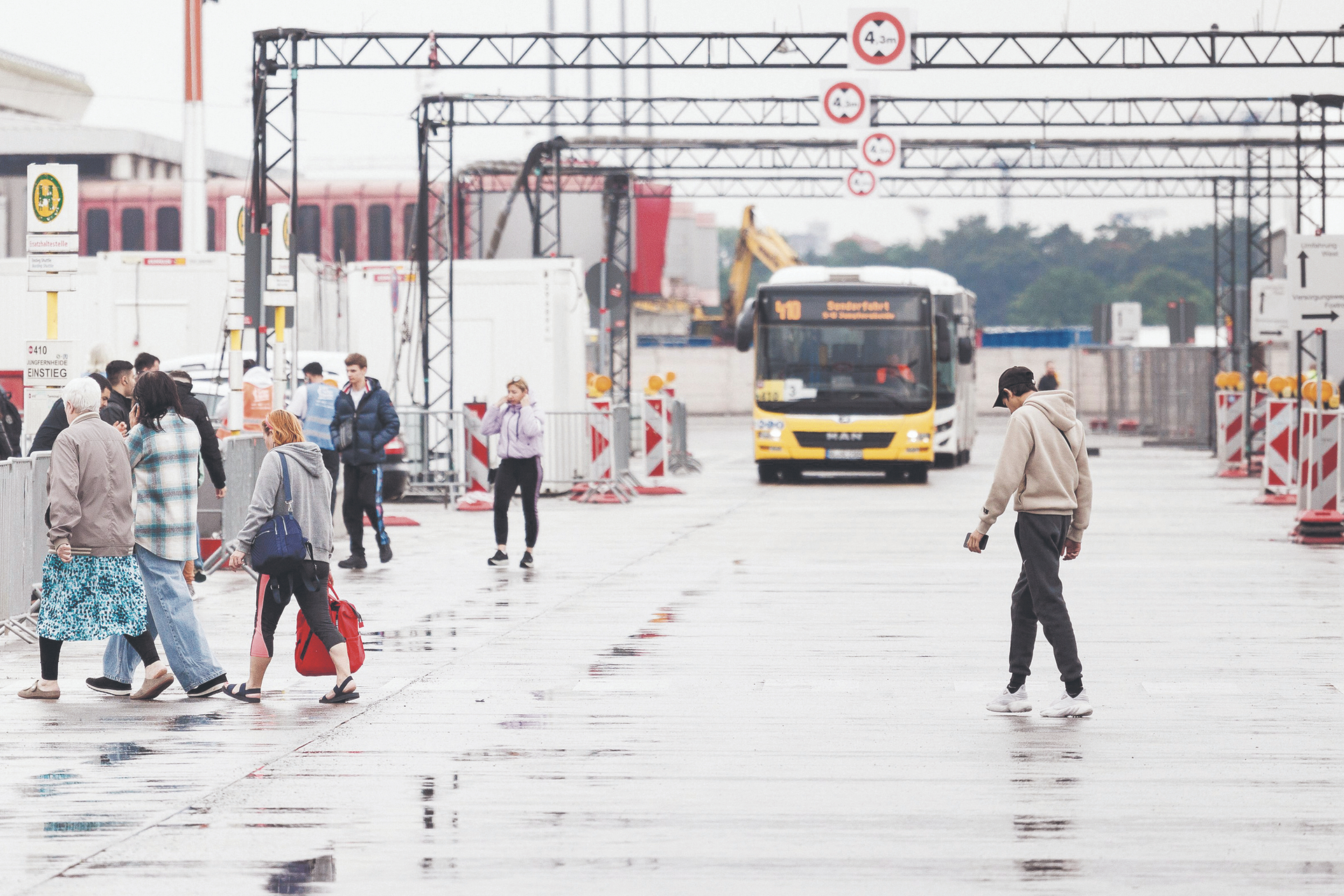 Eine Art Kleinstadt ist entstanden: Straße im Asylsucher-Ankunftszentrum Tegel