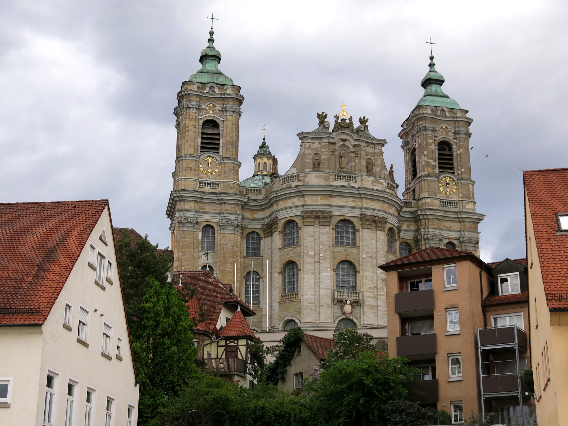 Ein gewölbter Portalbau: Die nach römischem Vorbild überragende Kuppel charakterisiert den Sakralbau St. Martin und Oswald