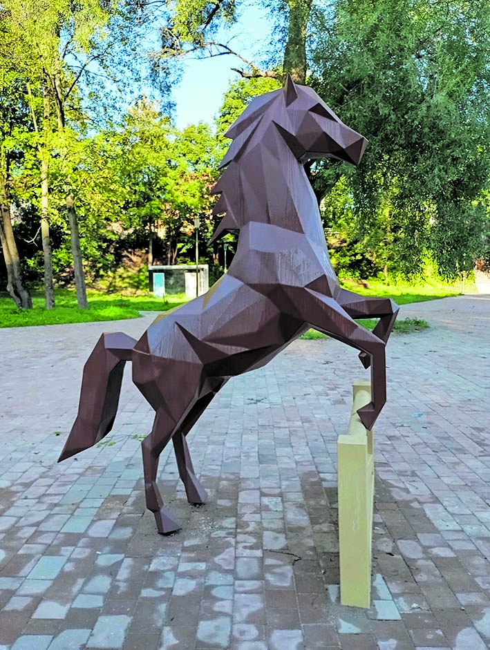 Finanziert mithilfe einer staatlichen Förderprämie: Skulptur eine Trakehners in Insterburg