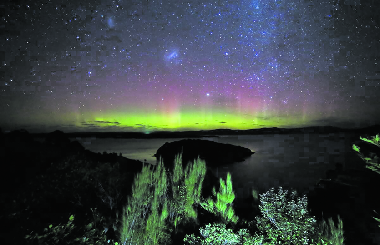 Wie Lichter eines fremden Raumschiffes: Aurora australis über Stewart Island/Rakiura 