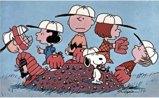 Schroeder, Lucy, Charlie Brown, Peppermint Patty und Linus beim Baseball, dem Sport, bei dem Charlie trotz aller Weisheiten immer verliert. Snoopy hat gut Lachen