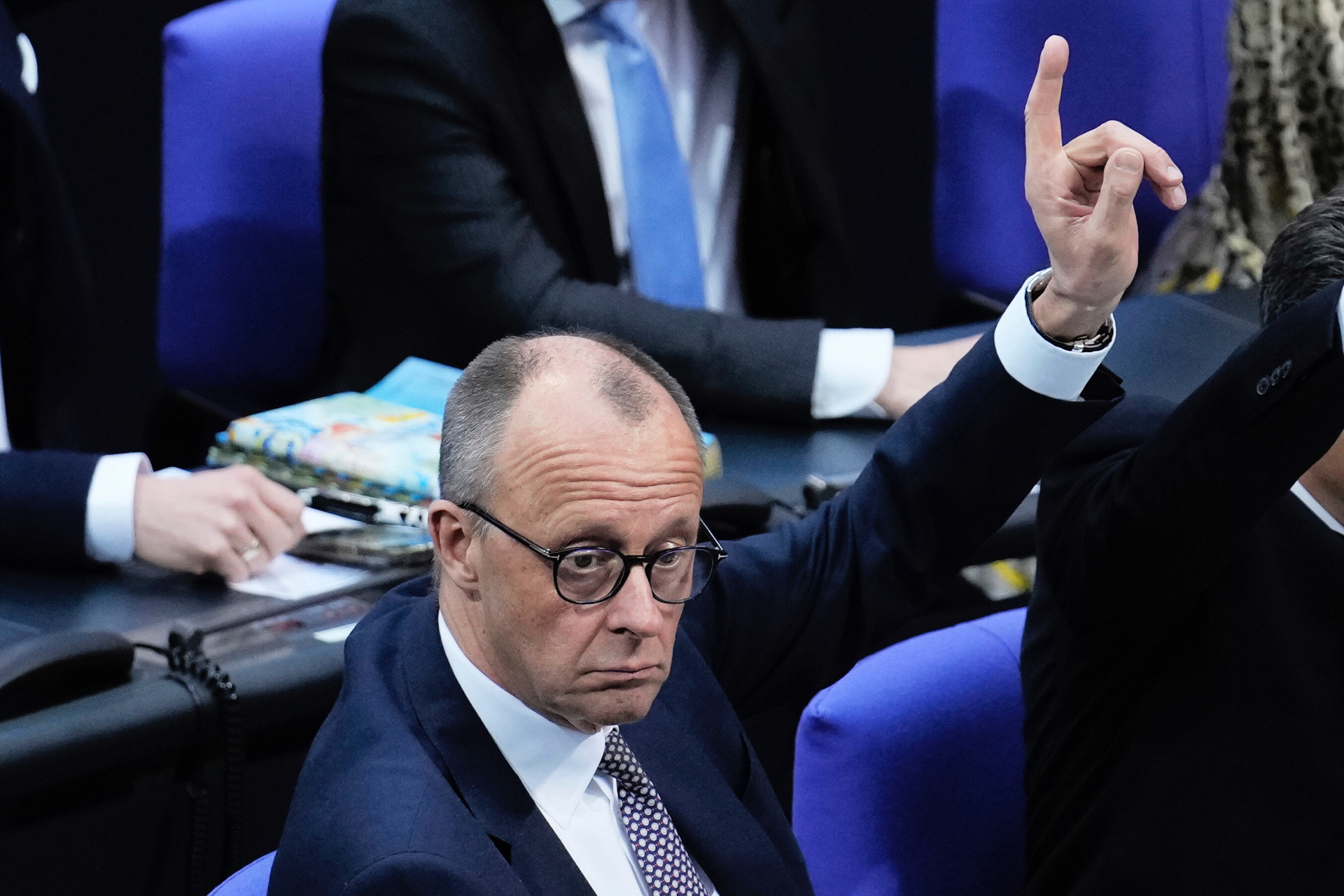 Die erste Hürde ist genommen: Am Dienstag brachte CDU-Chef Friedrich Merz sein umstrittenes Schuldenpaket durch den Bundestag