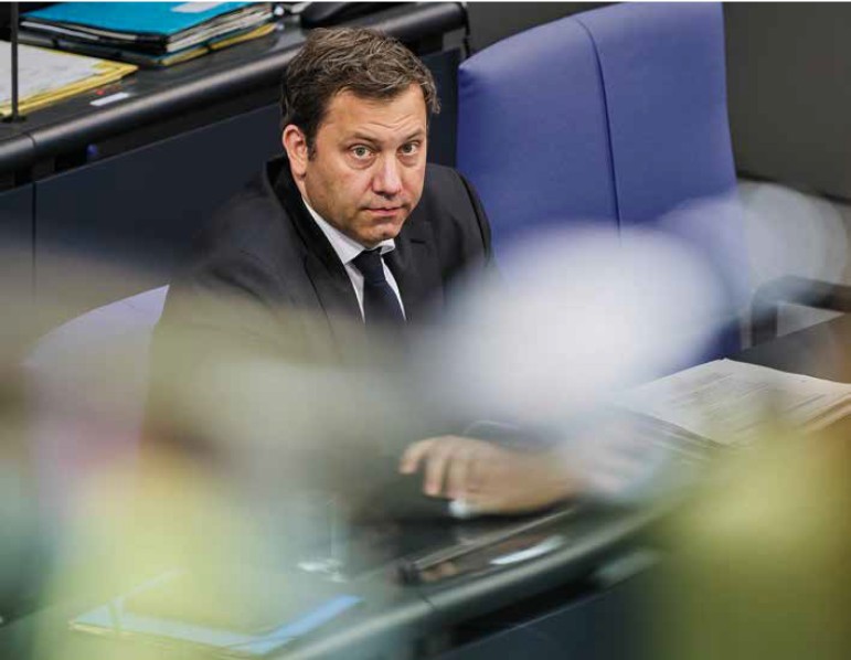 Lauernd durch die Krise seiner Partei: SPD-Chef und Vizekanzler Lars Klingbeil 