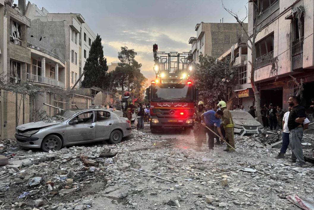 Israel hat die Atomanlagen des Irans unter Feuer genommen und dabei auch strategische Ziele am Rand von Teheran sehr exakt getroffen, um hochrangige Militärs auszuschalten