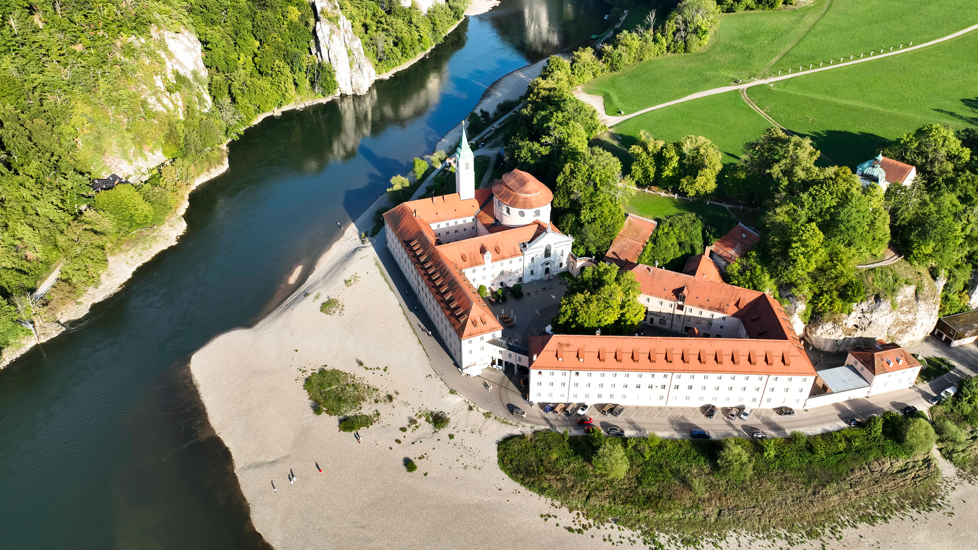 Kloster Weltenburg am Donaudurchbruch bei Kehlheim: Hier werden seit dem Jahr 1050 Biere gebraut (unten)