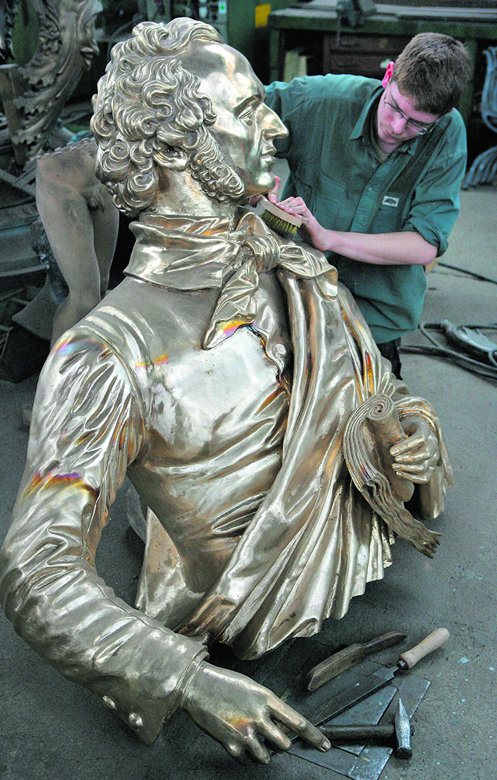 Letzter Schliff in Lauchhammer: Statue des Komponisten Mendelssohn-Bartholdy