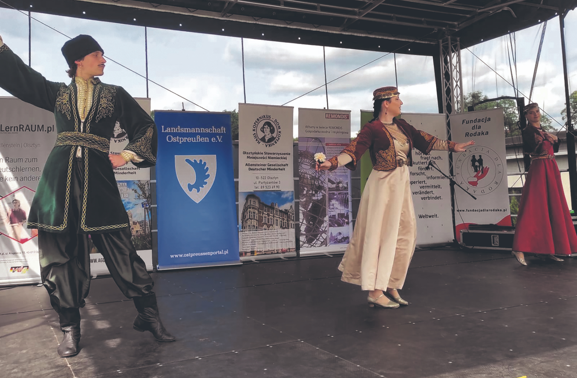 Mit von der Partie: Die karaimische Tanzgruppe Dostlar tritt mit typischen Volkstänzen auf