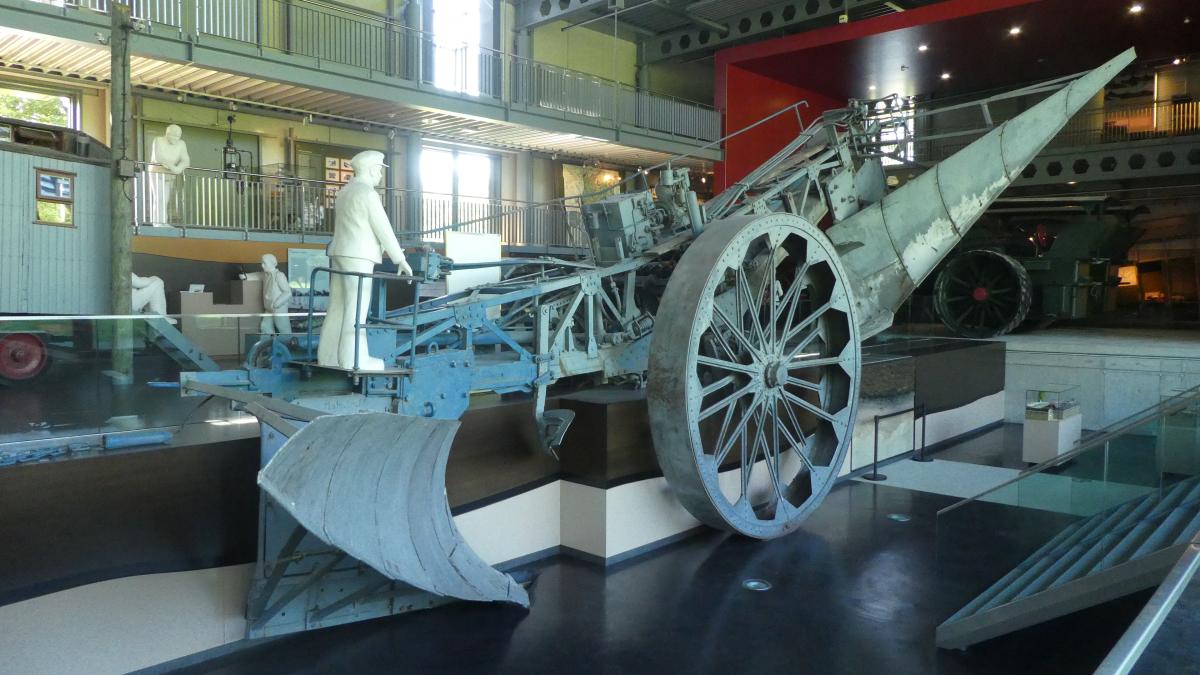 Schauobjekt im Emsland Moormuseum: Ein Ottomeyer-Pflug vom Typ „Mammut“