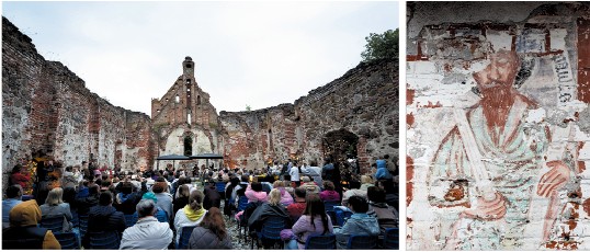 Powunden: Konzertbesucher in der Kirchenruine (l.) und das wiederentdeckte Fresko (r.)