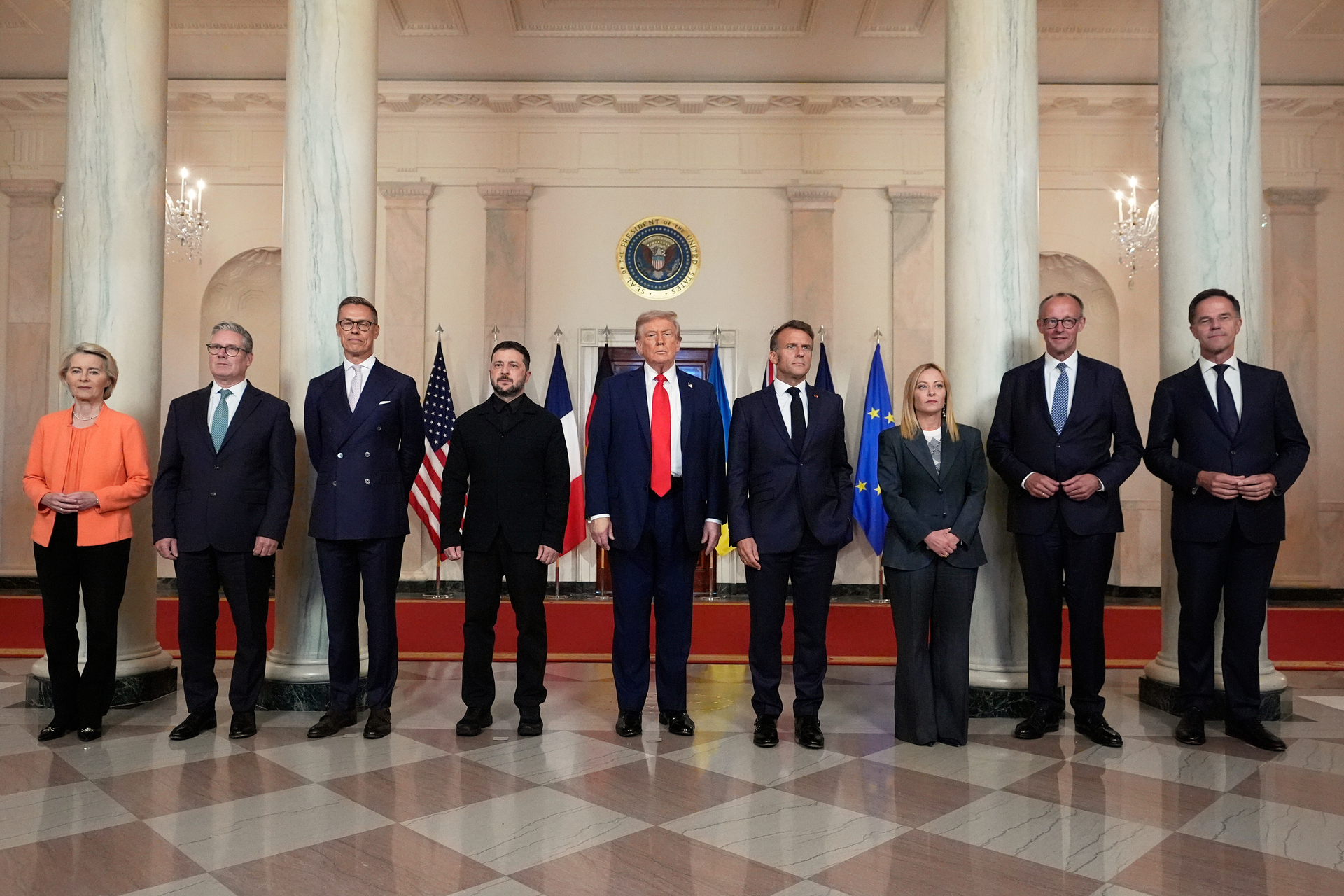 Abhängig vom Wohlwollen fremder Mächte: Die europäischen Staaten, hier beim Gipfel Anfang der Woche mit US-Präsident Trump  