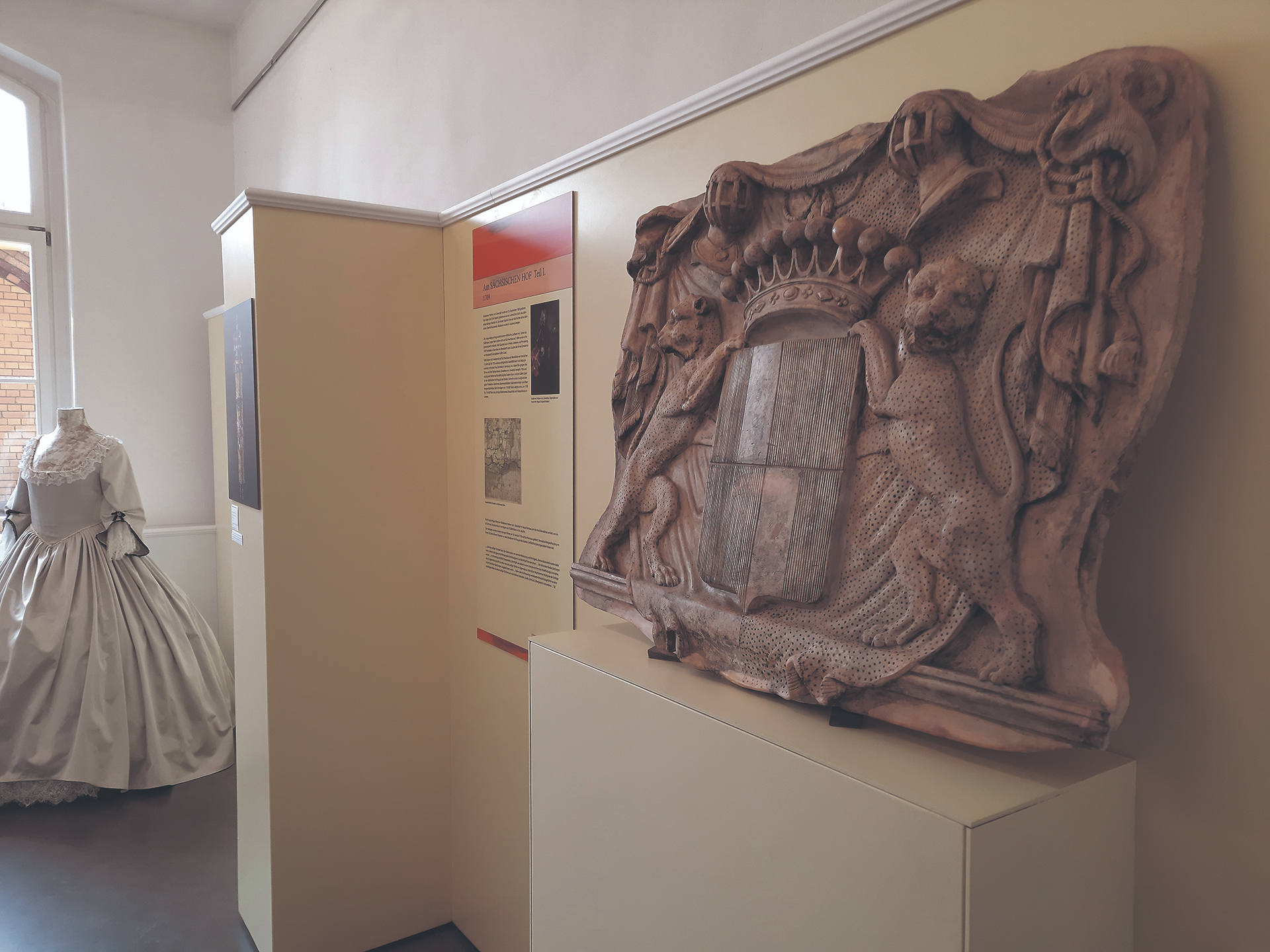 Aus einem Stück für den sächsischen Hof angefertigt: Blick in die Ausstellung in Lauchhammer