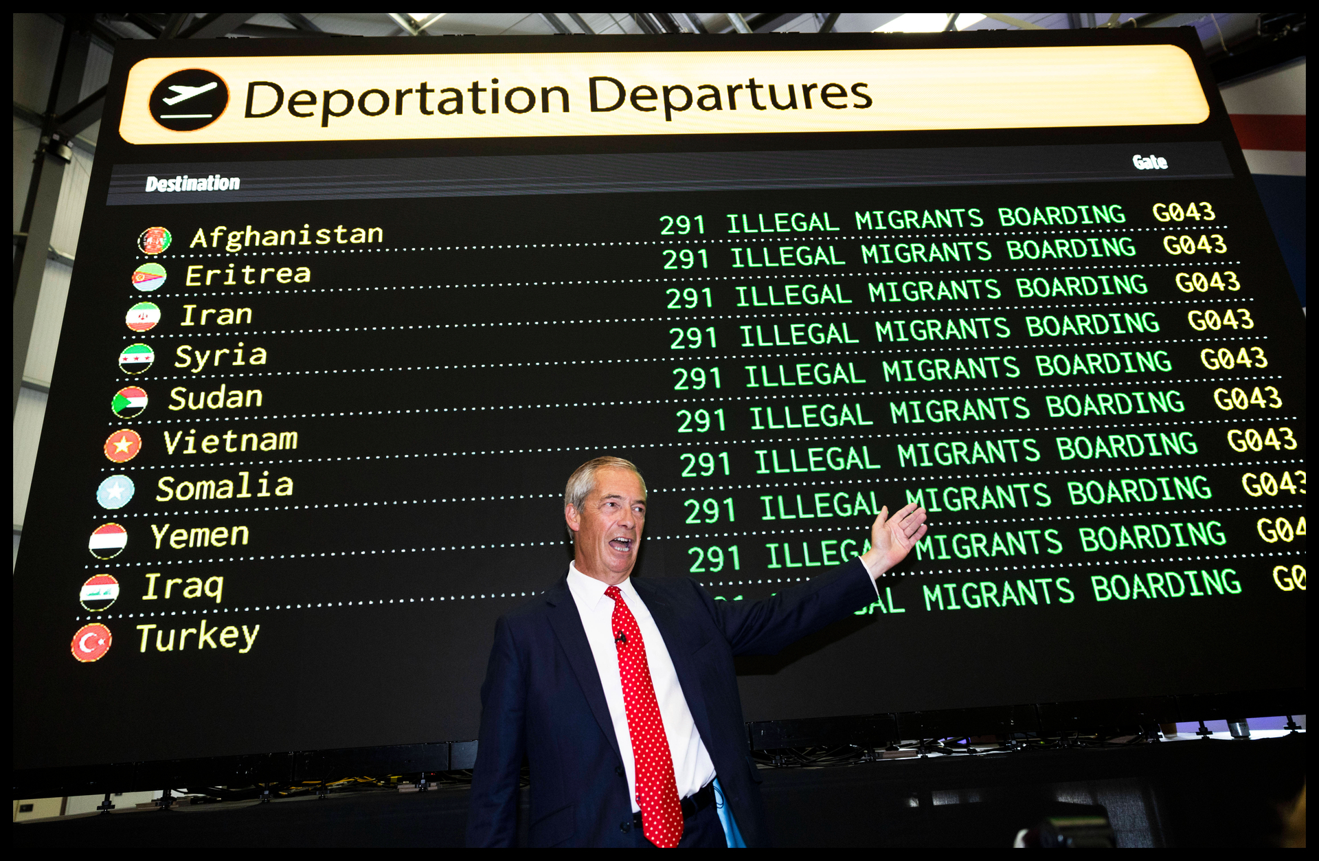Der Remigrations-Traum des Nigel Farage am London Oxford Airport: Abschiebeflüge für illegale Zuwanderer
