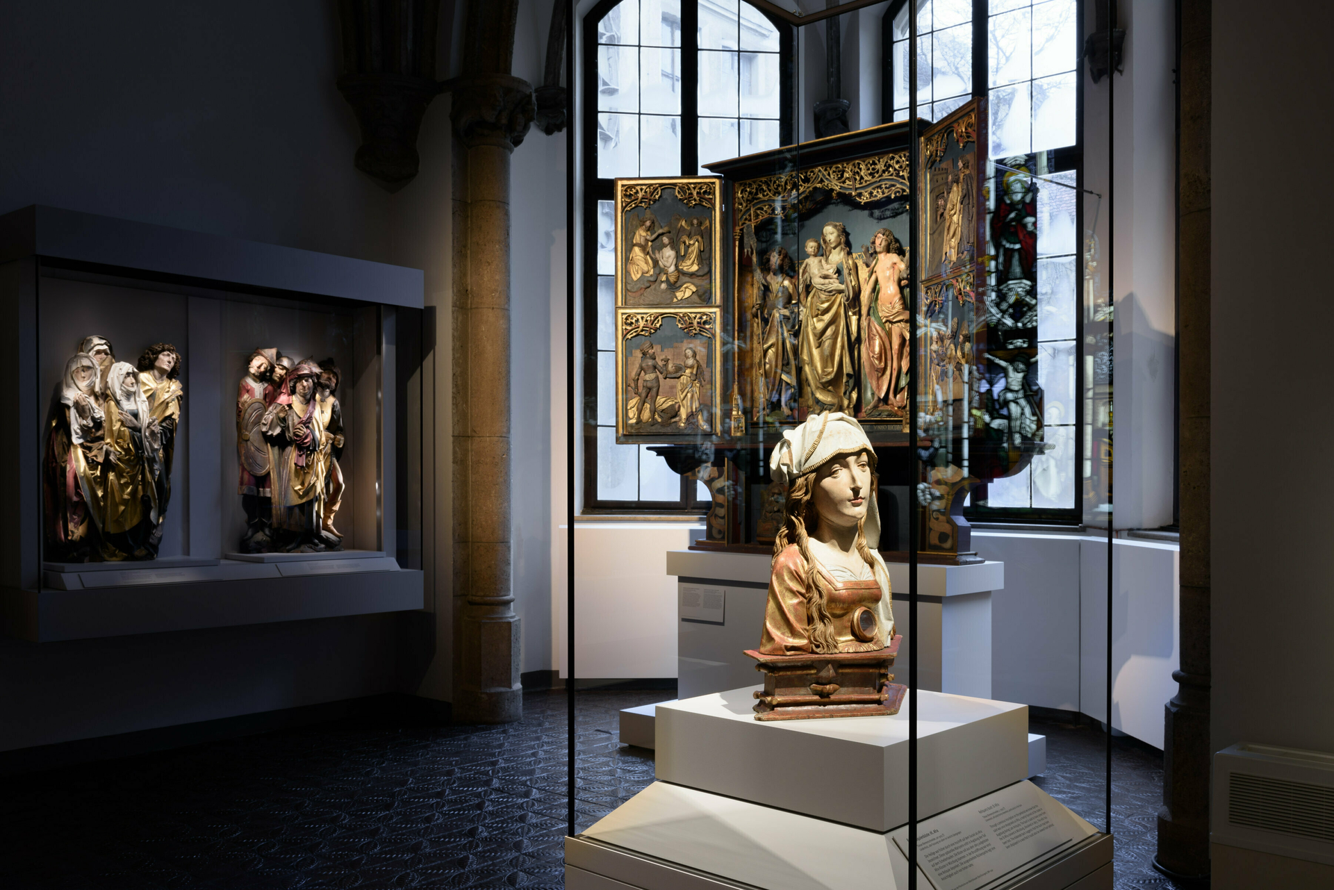 Kulturhistorische Kostbarkeiten des späten Mittelalters: Blick in den Riemenschneidersaal des Bayerischen Nationalmuseums