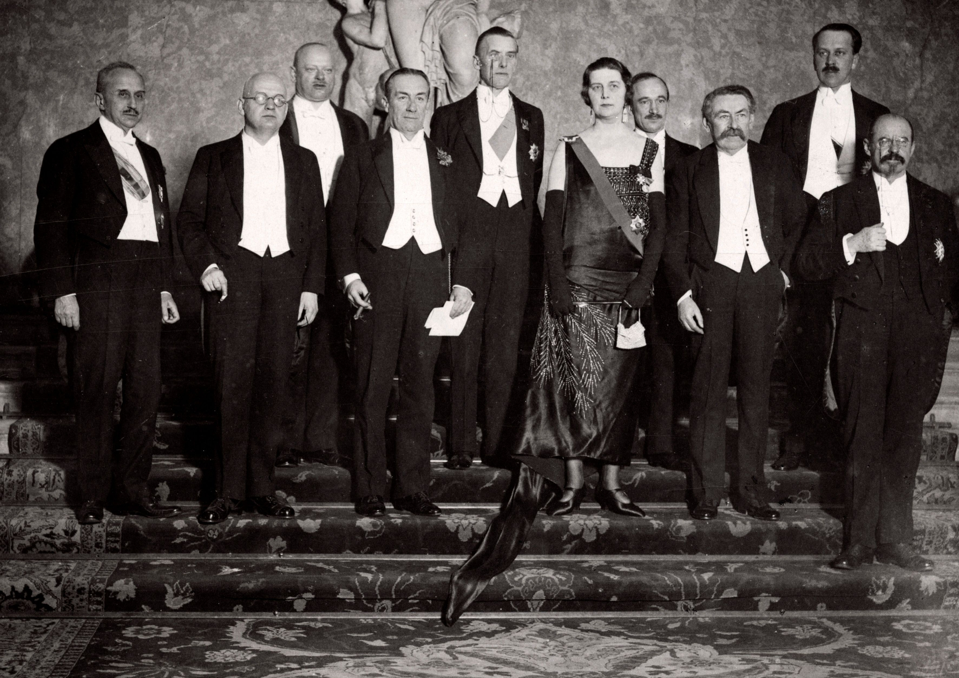 Vor 100 Jahren auf der Konferenz von Locarno: Scialoja, Luther, Stresemann, Baldwin, Chamberlain samt Ehefrau, Benesch, Briand, Skrzyński und Vandervelde (v.l.)
