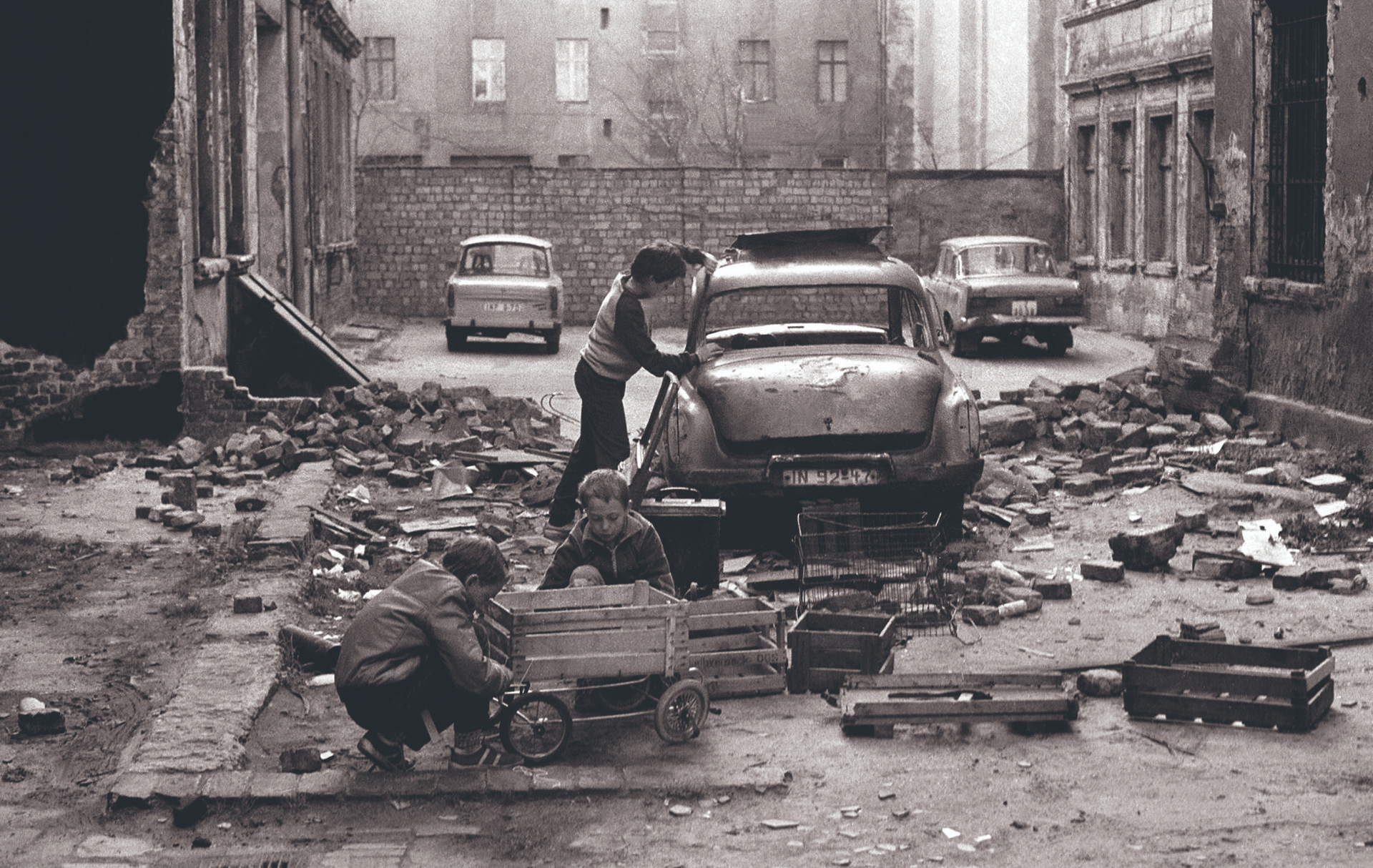 Vergessene Resultate sozialistischer Wohnungspolitik: Ost-Berliner Kastanienallee im Jahr 1986