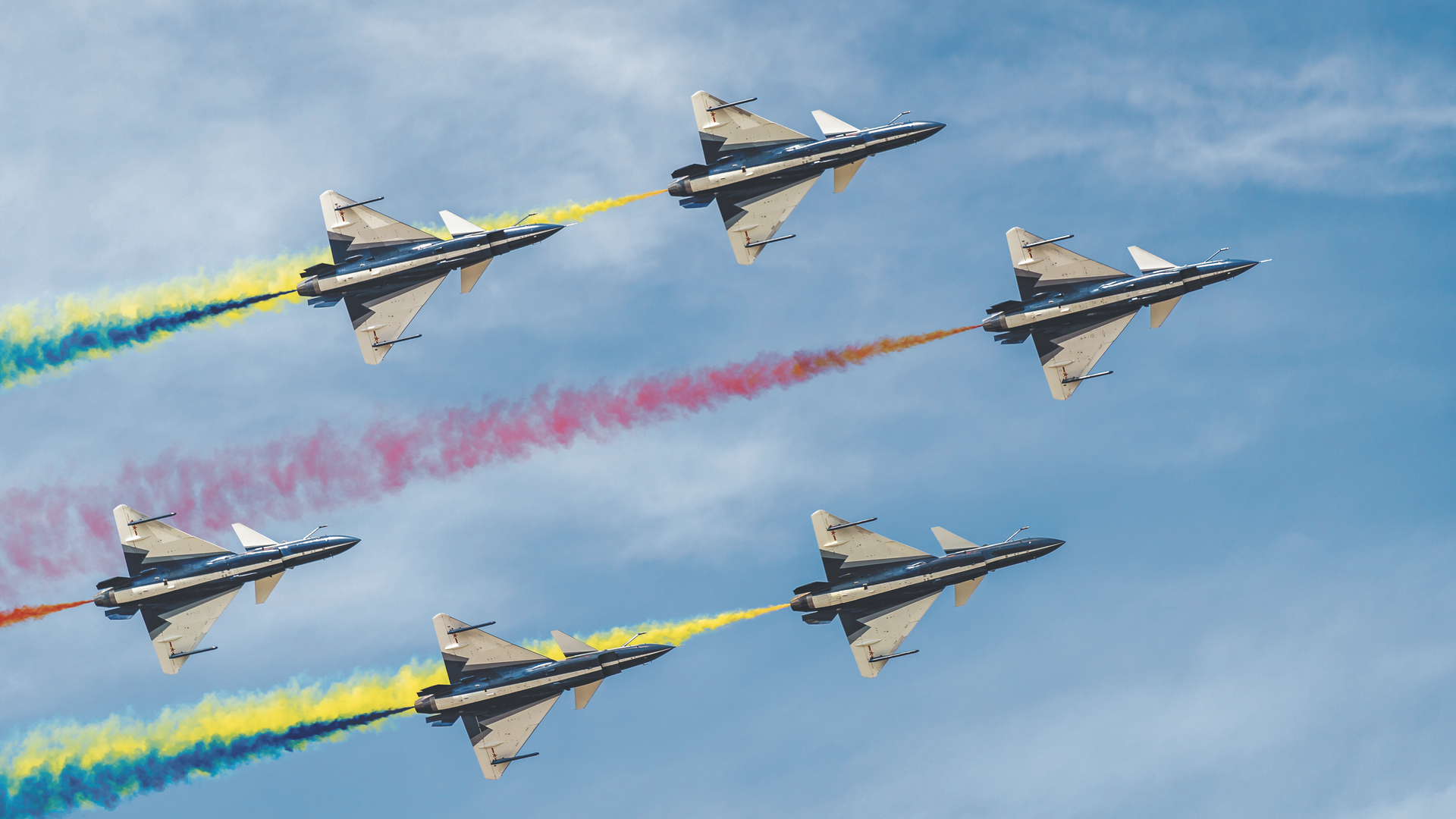 Raketen-Drohnen-und-Kampfjets-Milit-rtechnik-der-neuen-Dimension